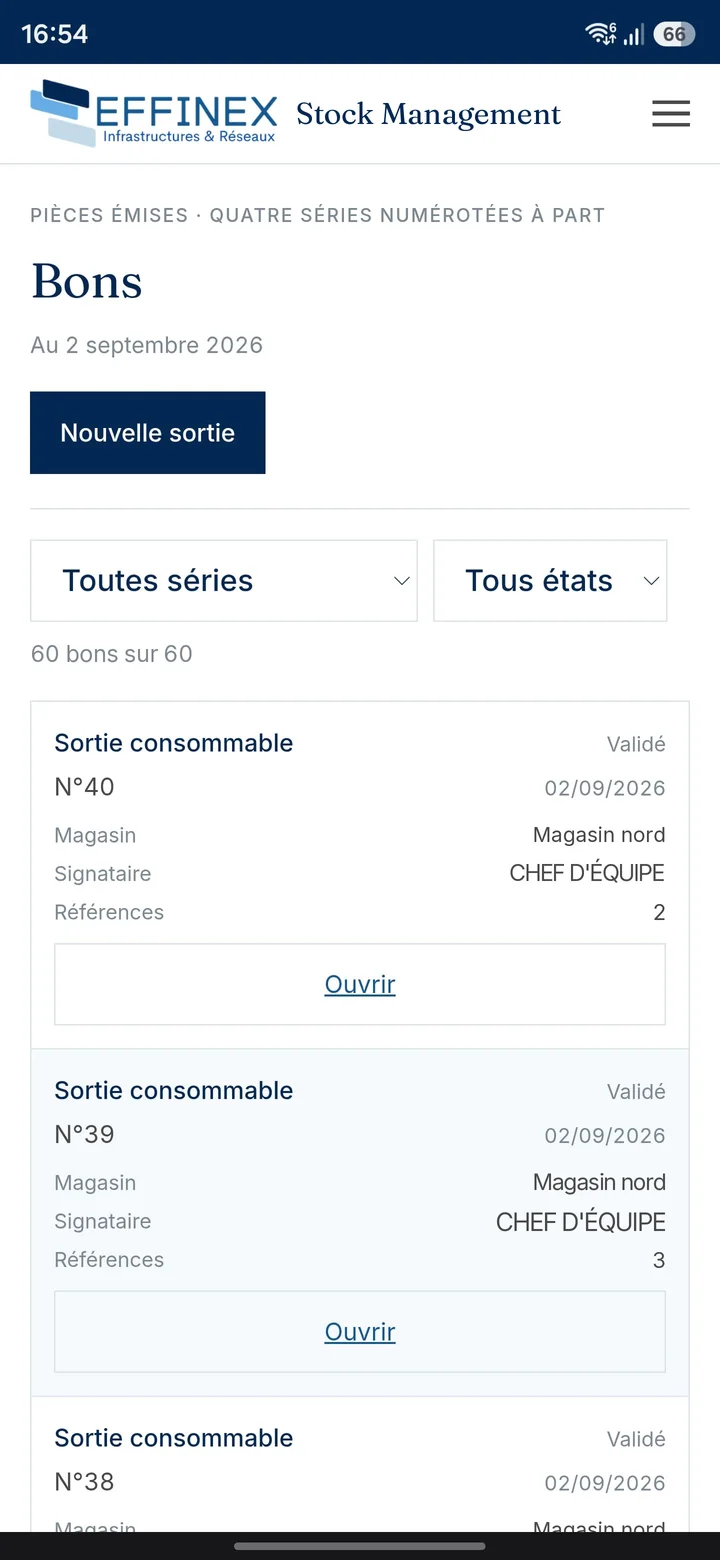 Les bons sur téléphone : les filtres par série et par état, puis une carte par bon avec son numéro, sa date, son magasin, son signataire et son nombre de références.