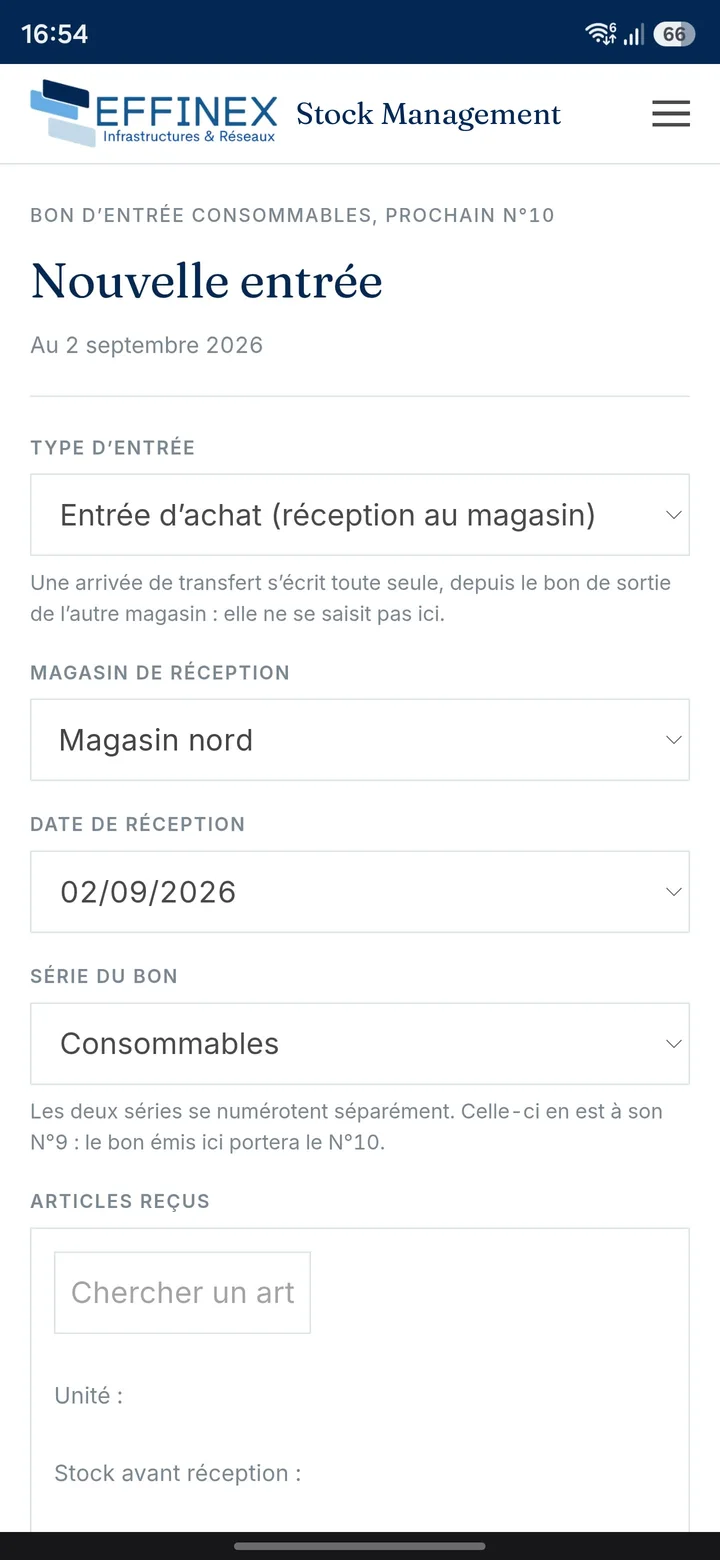 La saisie d’une entrée sur téléphone : le type d’entrée, le magasin de réception, la date, la série du bon et le début de la liste des articles reçus.
